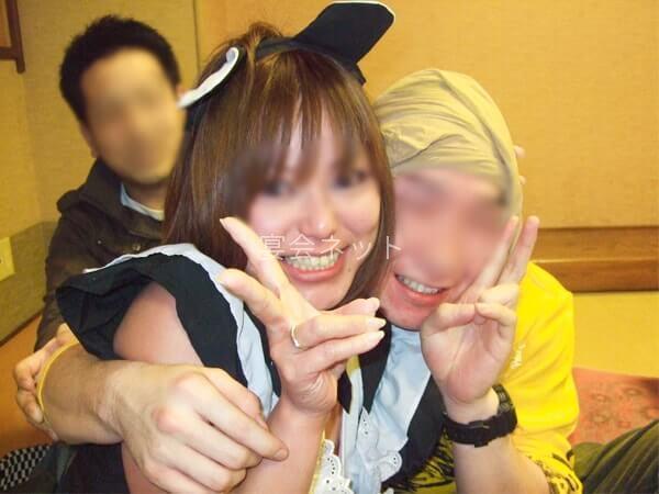 コンパニオンと男