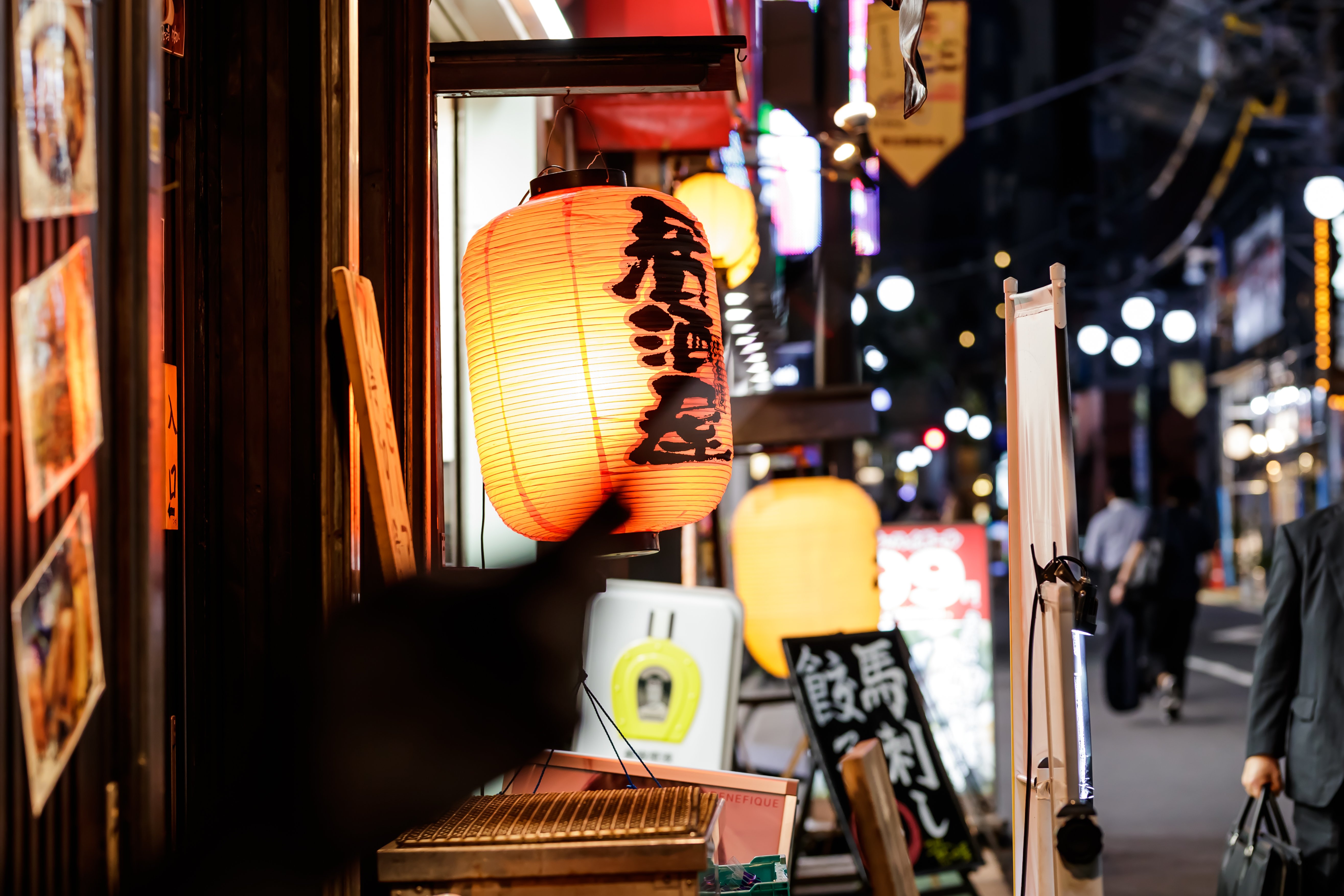 夜の繁華街