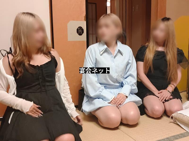 締めの挨拶をする美女たち