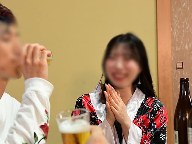 男性の飲みっぷりに魅了される女性