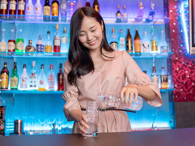 居酒屋でコンパニオン