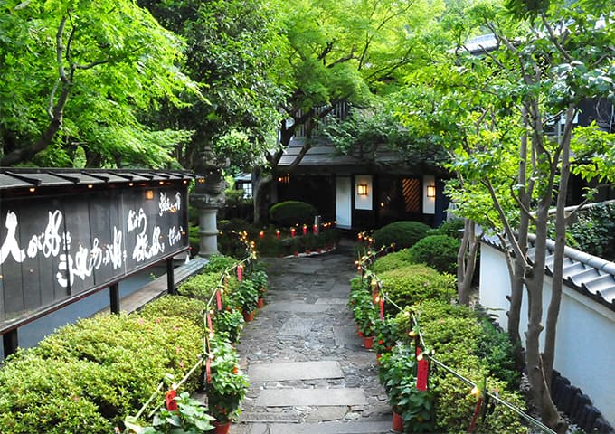 熱海　離れの宿ほのかへどこまでも続く入口