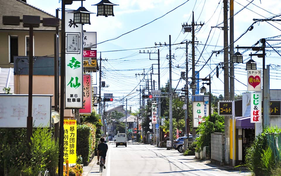 石和温泉街の様子