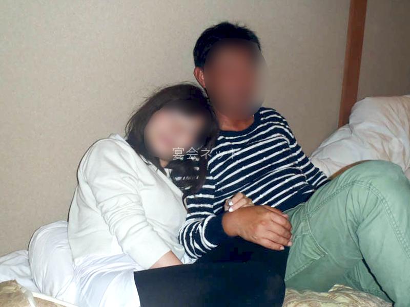 男性により掛かる女性