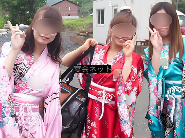 浴衣の女性3人