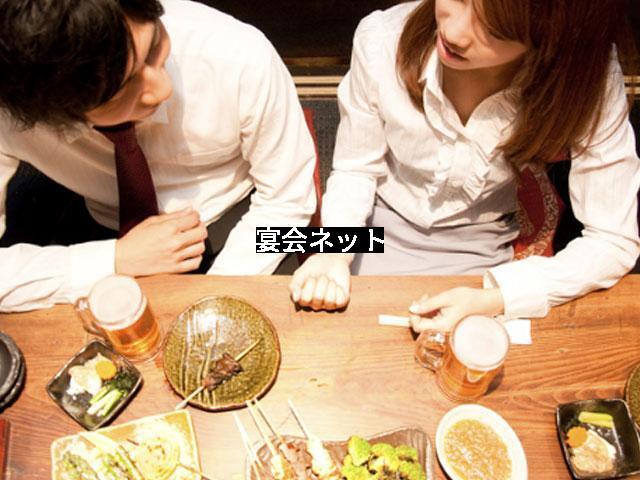 料理を楽しむ男女