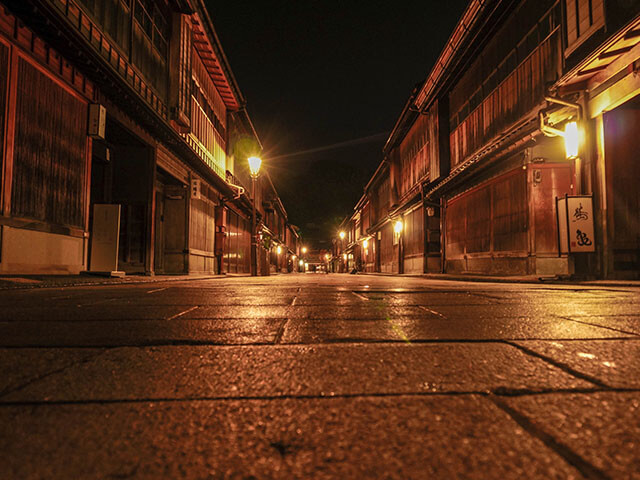 夜のにし茶屋街