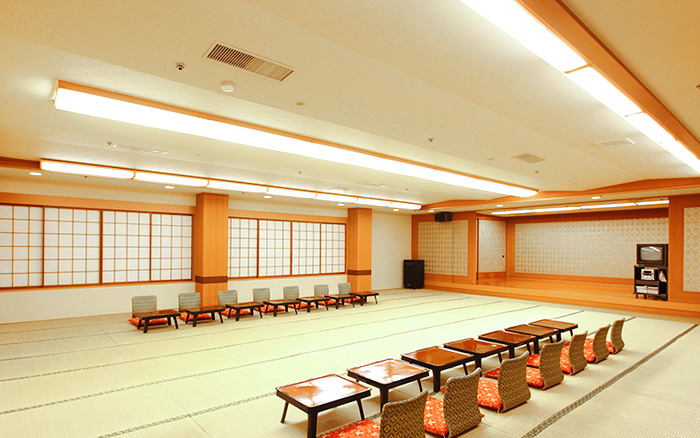 片山津温泉の旅館の宴会場風景