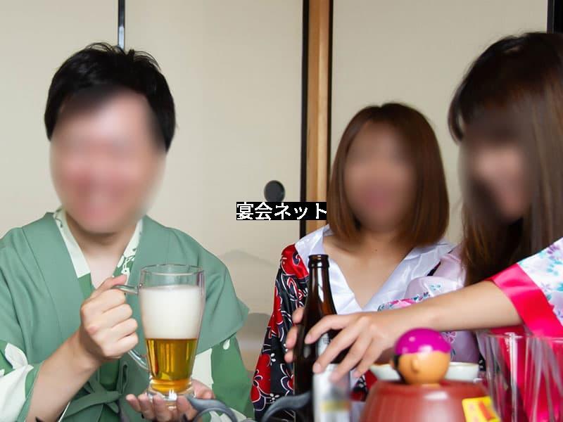 ピンクコンパニオンと乾杯