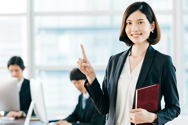 キャリアウーマンの女性