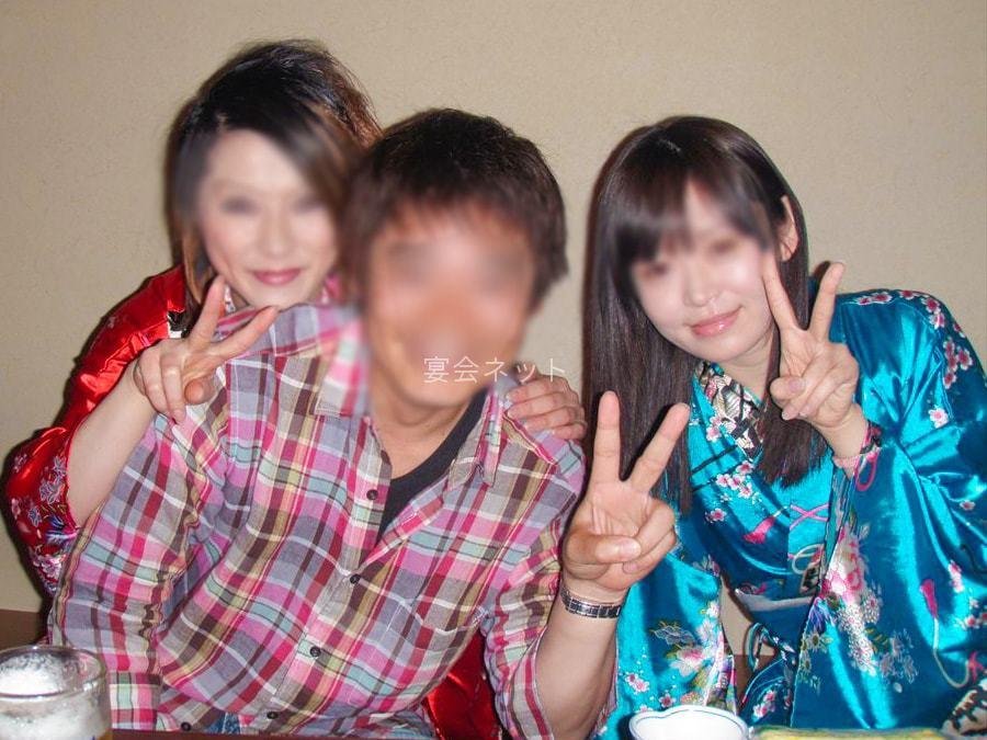 女性２人と男性１人