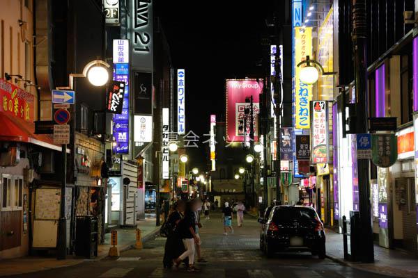 札幌の夜の繁華街