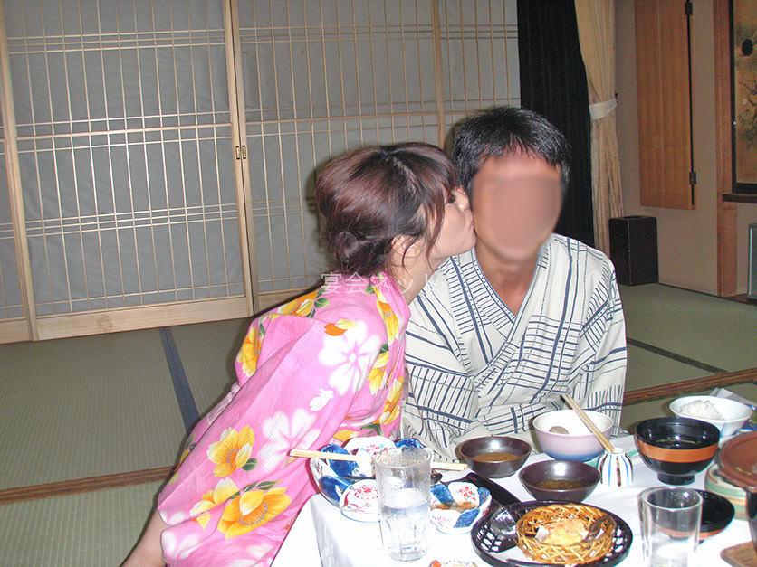コンパニオンからのキス