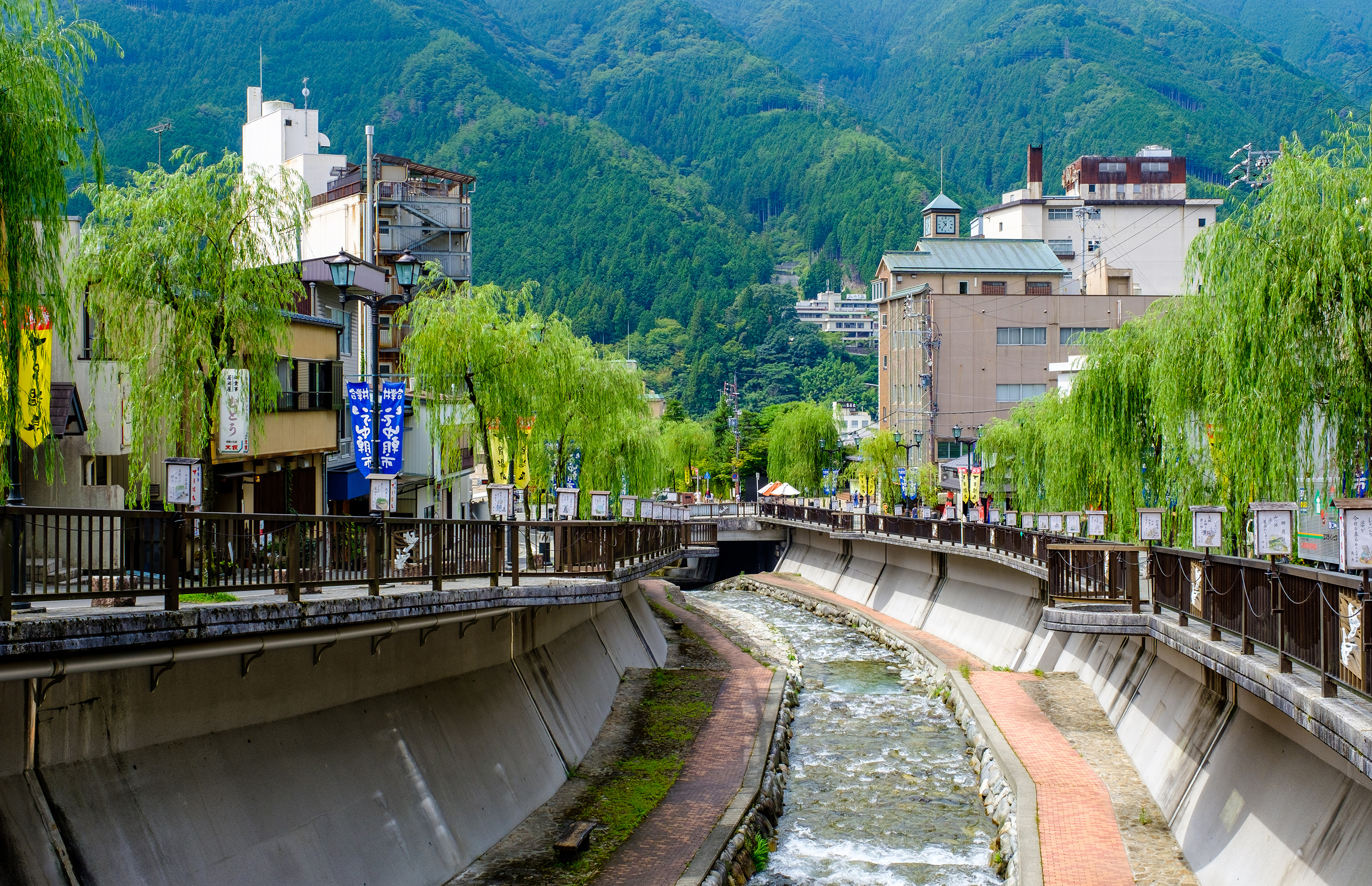 下呂温泉の川沿い