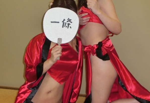 コスチュームを着る女性