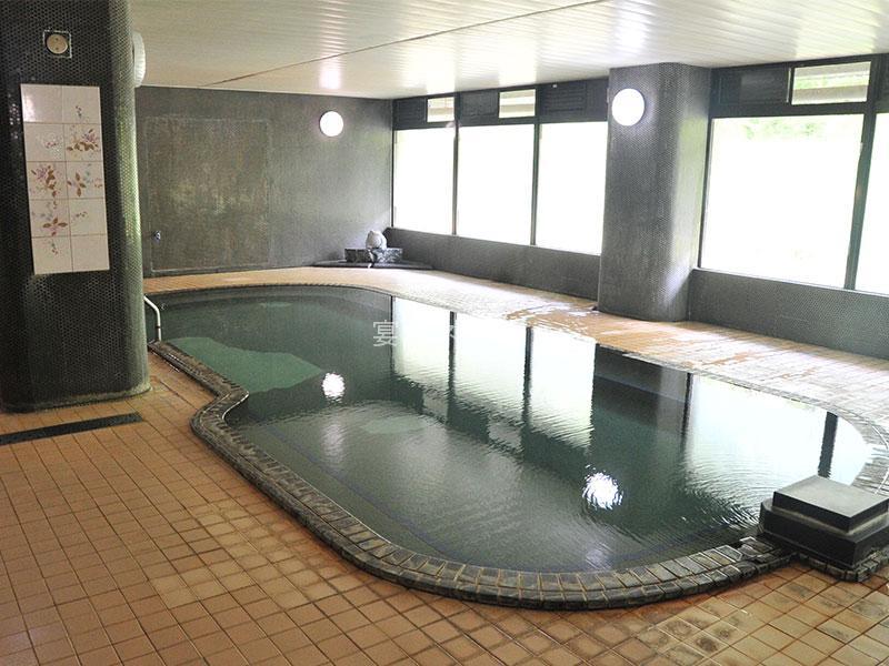 飯坂温泉旅館の大浴場
