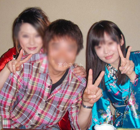 女性２人と男性１人