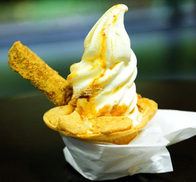 男だって食べたい！話題の信玄ソフトクリーム