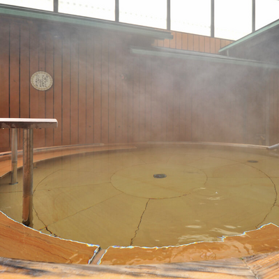 大浴場「滝見の湯屋」 - ゆのくに天祥