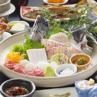 知多のおまかせ海鮮尽くし - ホテル魚半日吉苑