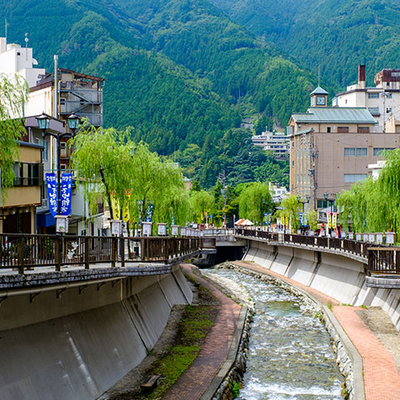 下呂温泉の温泉街風景