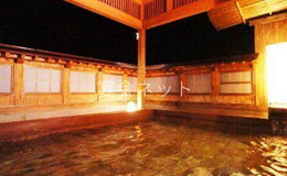 数寄屋造りの桧露天 - ホテル銀水