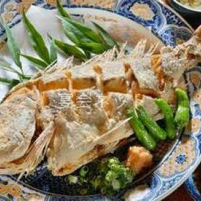 来島鯛の丸揚げ - サラサヤ旅館