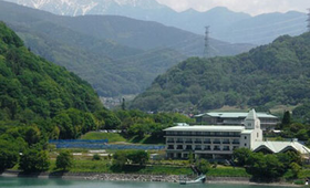 高遠ホテル 外観